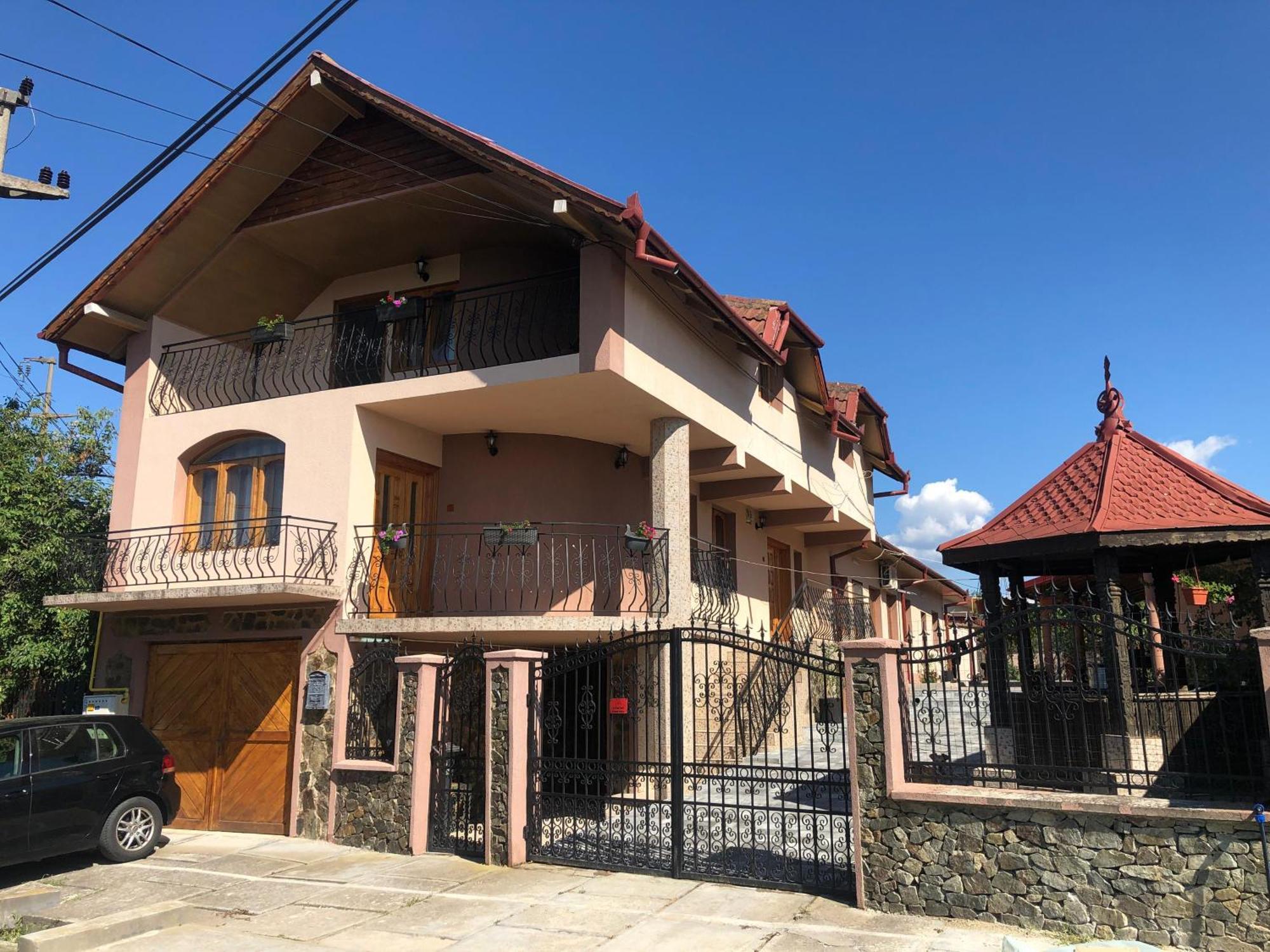 La Conac Complex Deluxe Targu-Jiu Bed & Breakfast Targu Jiu Exterior photo