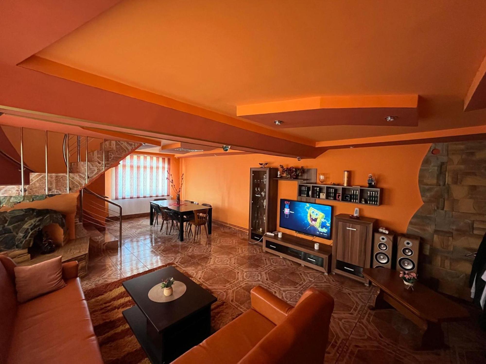 La Conac Complex Deluxe Targu-Jiu Bed & Breakfast Targu Jiu Exterior photo